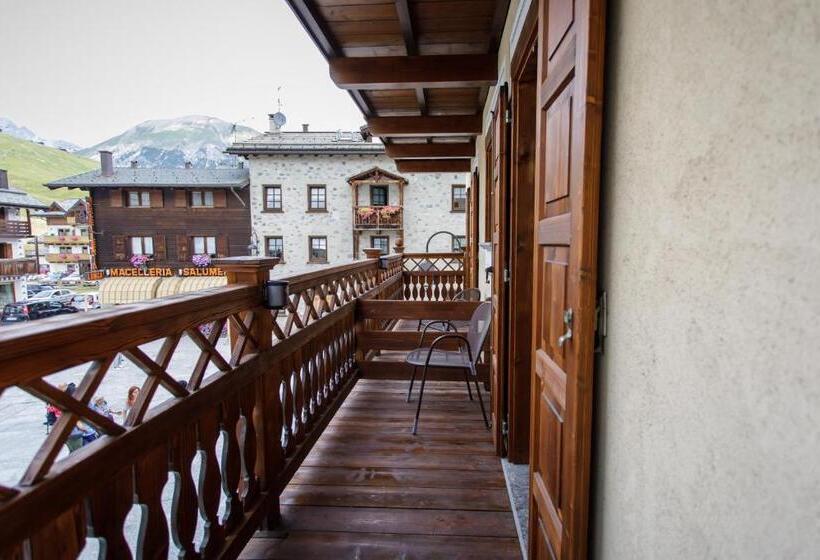 اتاق استاندارد با بالکن, Compagnoni