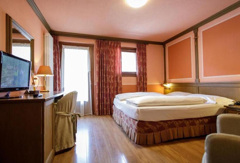 اتاق استاندارد با بالکن, Compagnoni