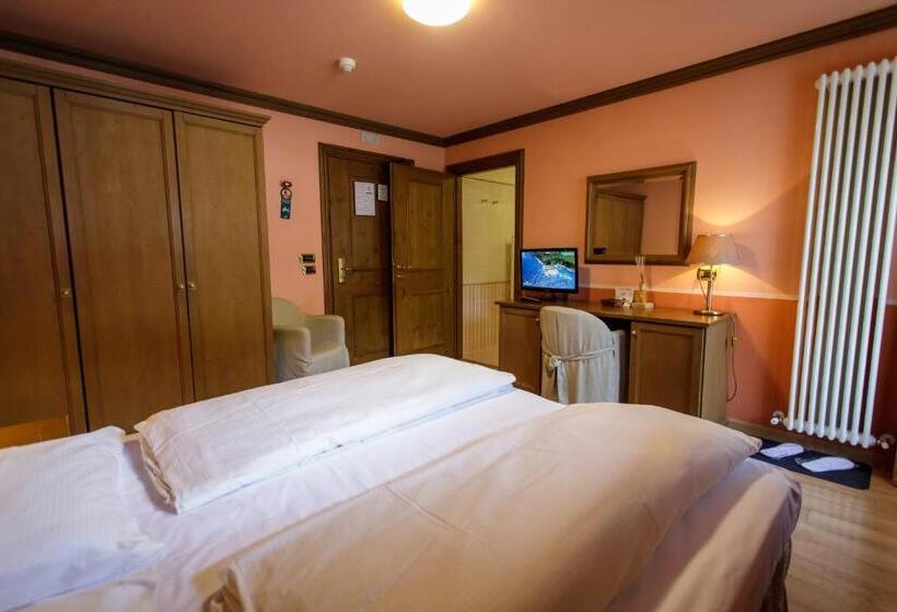 اتاق استاندارد با بالکن, Compagnoni