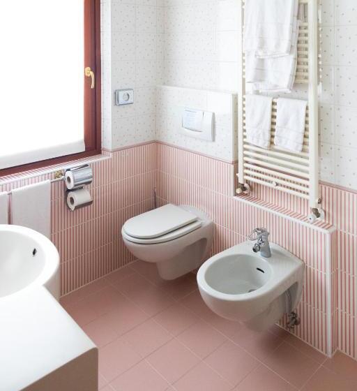 اتاق استاندارد با بالکن, Compagnoni