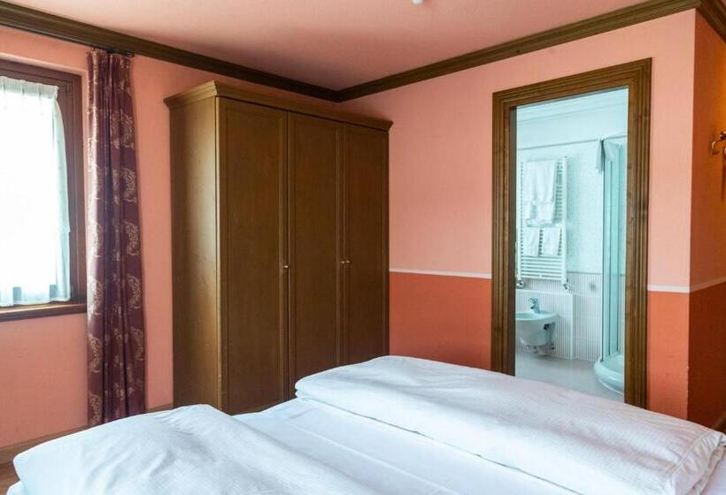 اتاق استاندارد با بالکن, Compagnoni