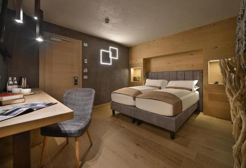 اتاق لوکس با بالکن, Compagnoni