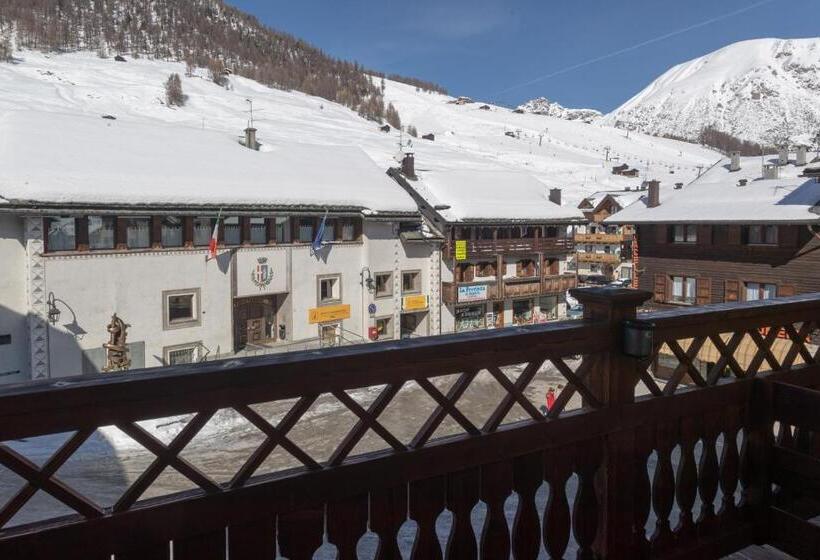 اتاق لوکس با بالکن, Compagnoni