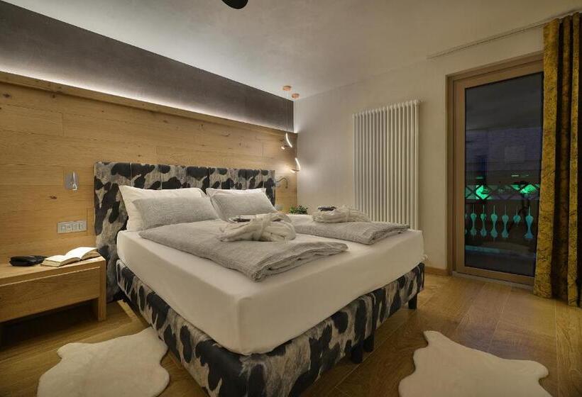 اتاق لوکس با بالکن, Compagnoni