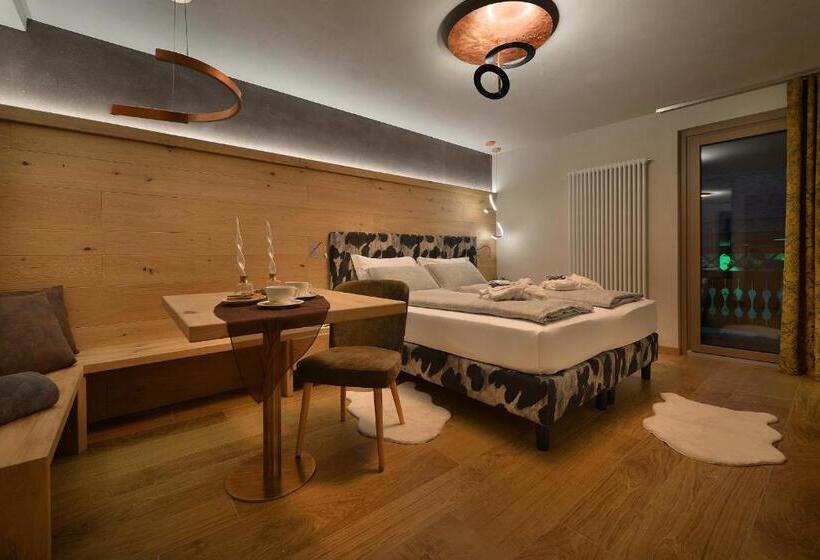 اتاق لوکس با بالکن, Compagnoni