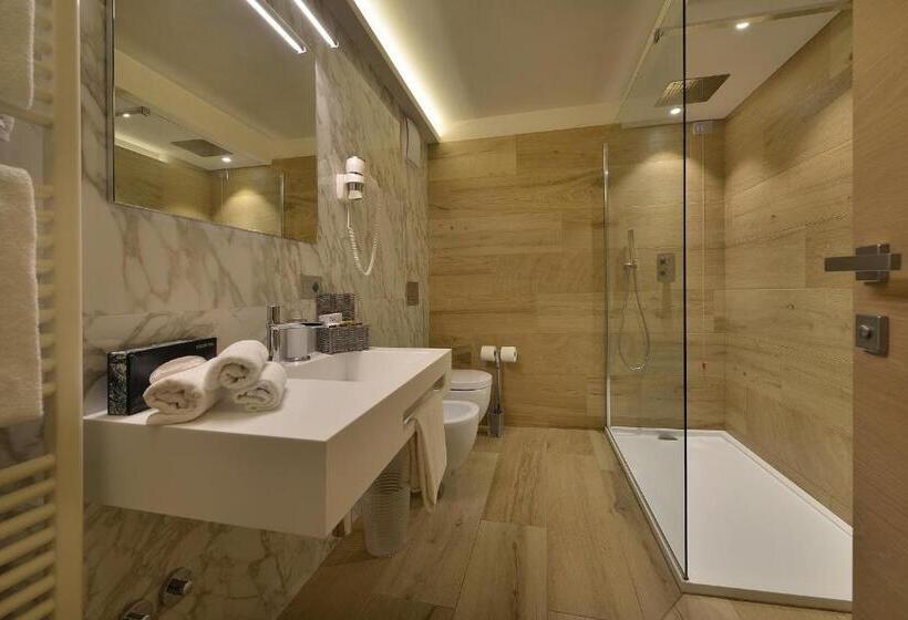 اتاق لوکس, Compagnoni