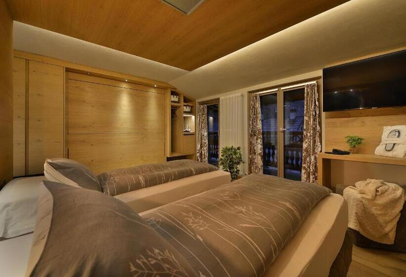 Номер Deluxe, Compagnoni