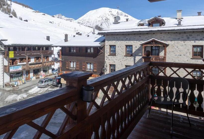 اتاق لوکس با بالکن, Compagnoni