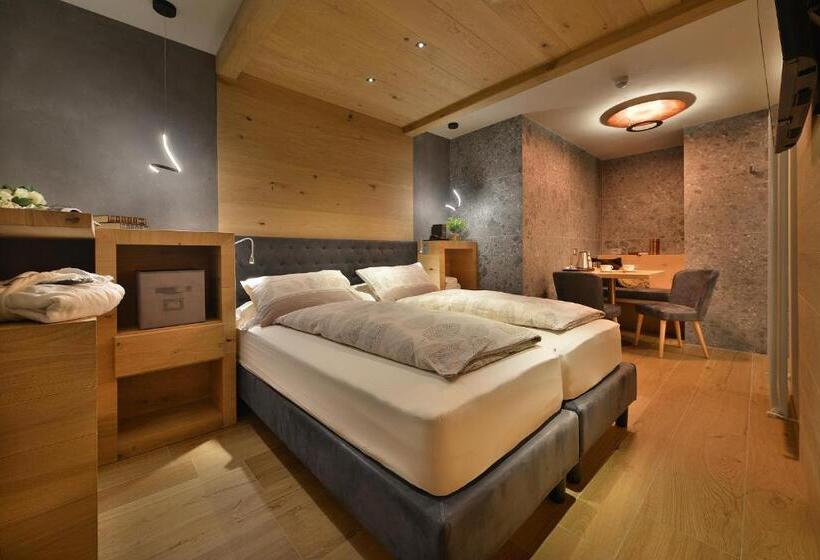 اتاق لوکس با بالکن, Compagnoni