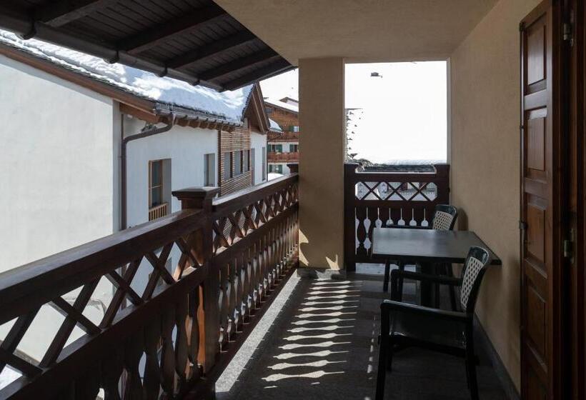 اتاق لوکس با بالکن, Compagnoni