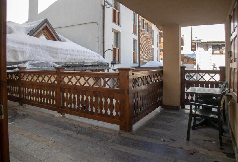 اتاق لوکس, Compagnoni