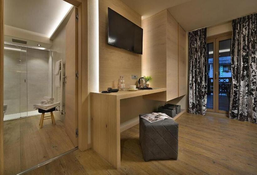 اتاق لوکس, Compagnoni