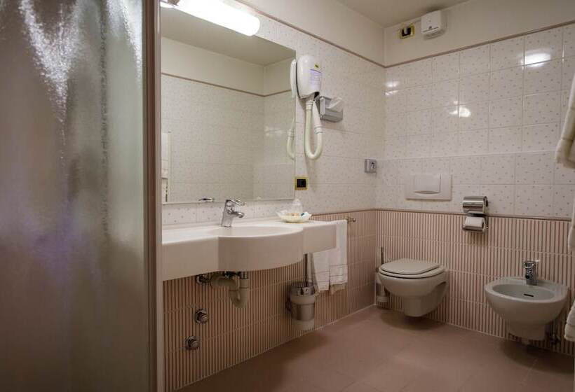 اتاق استاندارد با بالکن, Compagnoni