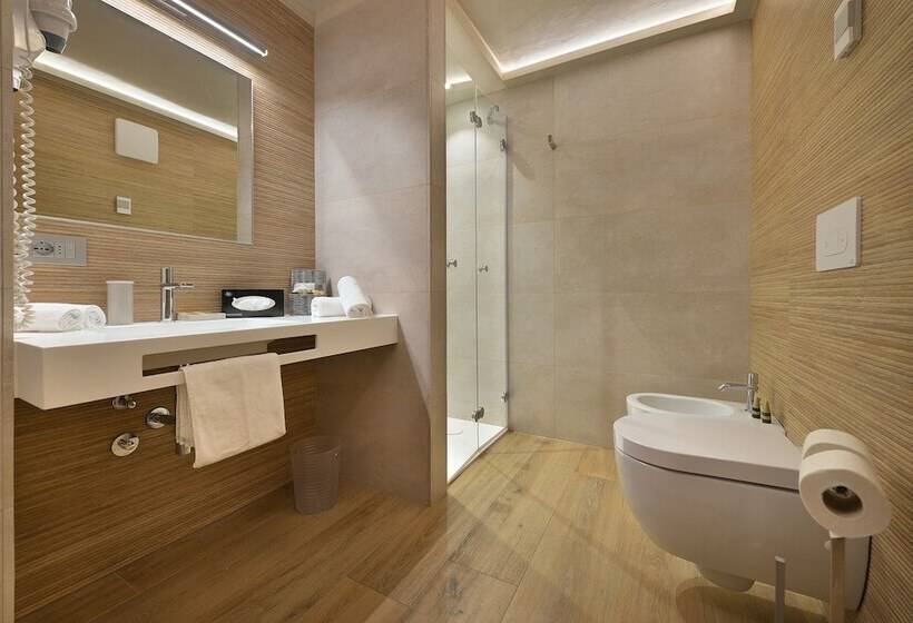 اتاق استاندارد با بالکن, Compagnoni