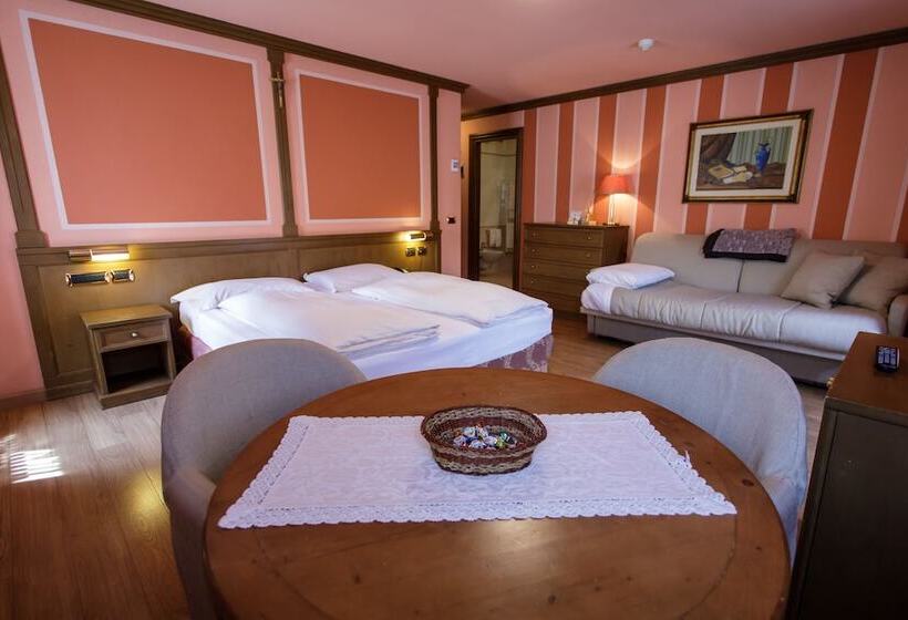 اتاق سوپریور, Compagnoni