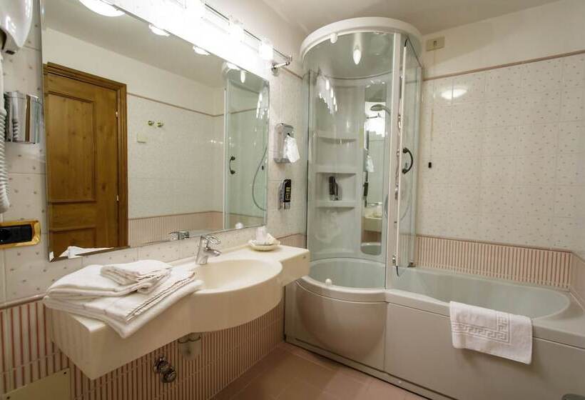 اتاق سوپریور, Compagnoni