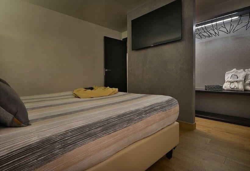 سوئیت خانواده 2 خوابه, Compagnoni