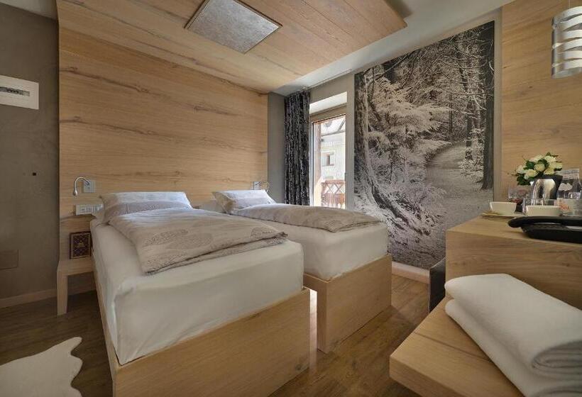 اتاق لوکس, Compagnoni