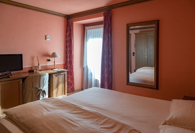 اتاق استاندارد با بالکن, Compagnoni