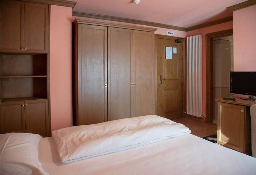 اتاق استاندارد با بالکن, Compagnoni