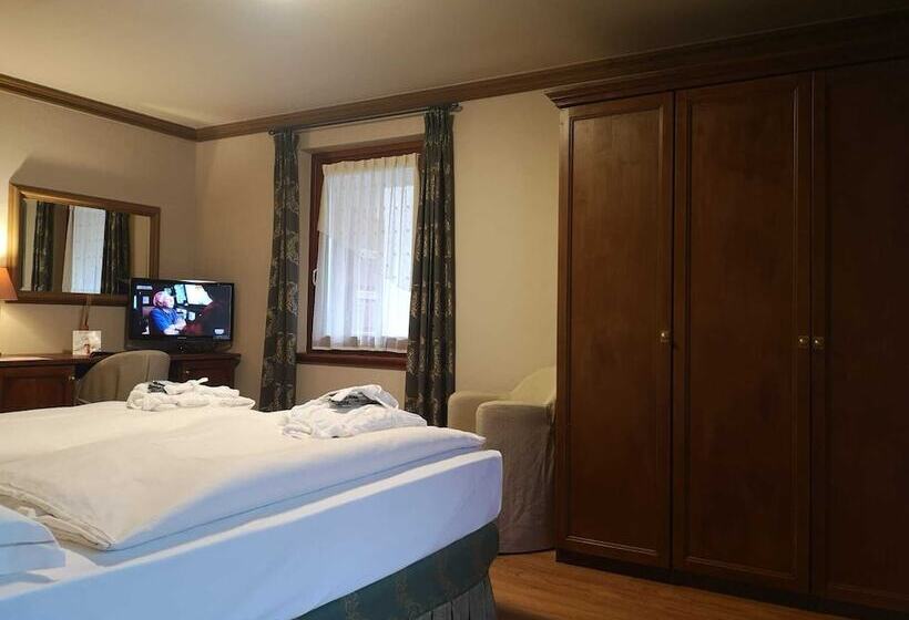 اتاق استاندارد با بالکن, Compagnoni