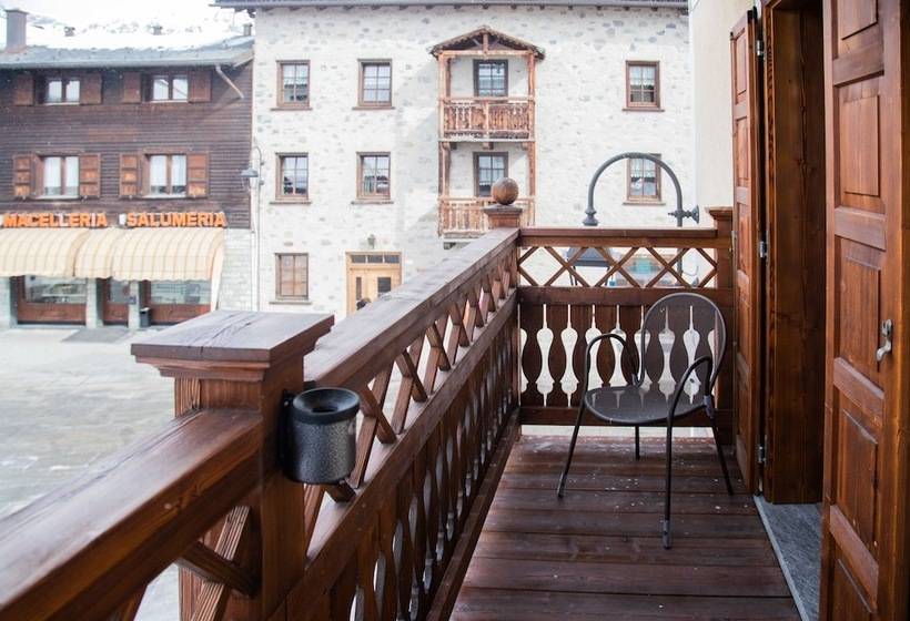 اتاق استاندارد با بالکن, Compagnoni