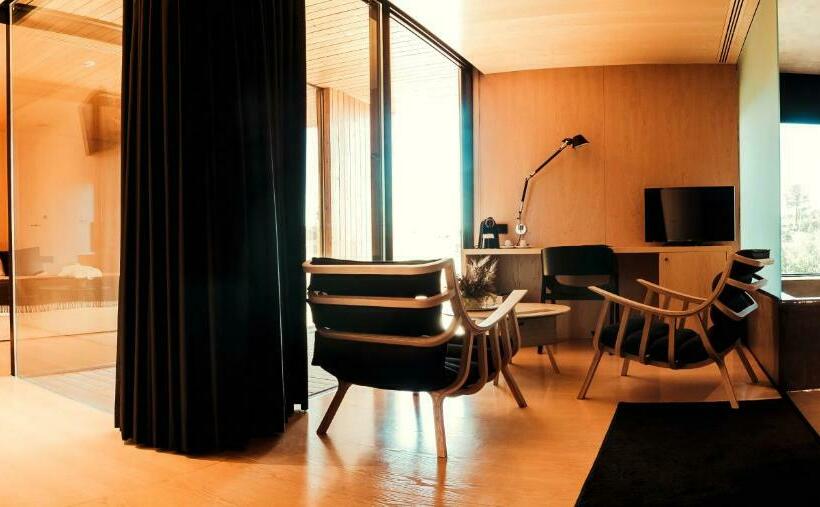 جناح مزوَّد بشرفة, Cró Hotel Rural