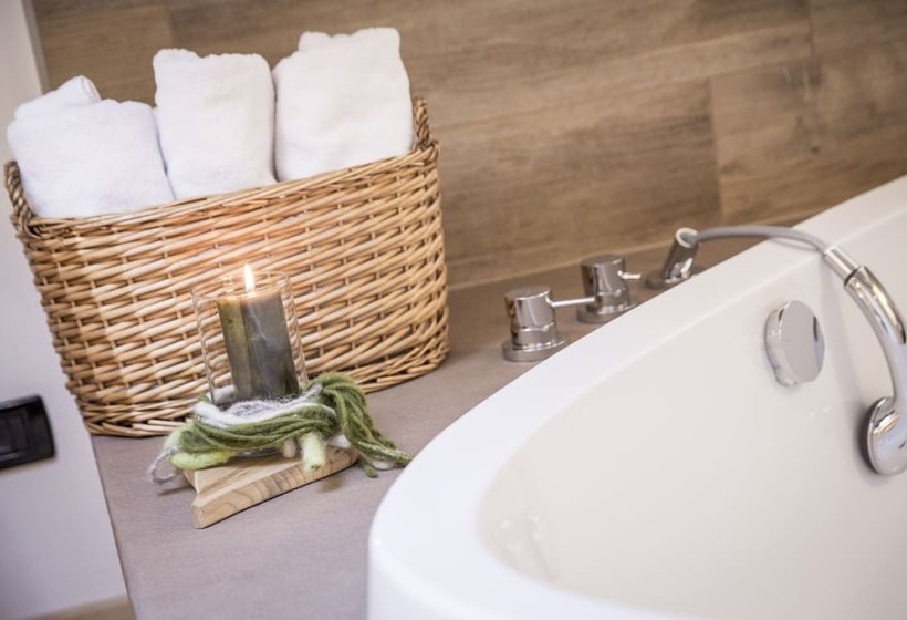 주니어 스위트, Garnì Laurino