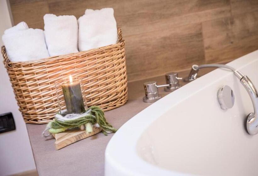 주니어 스위트, Garnì Laurino