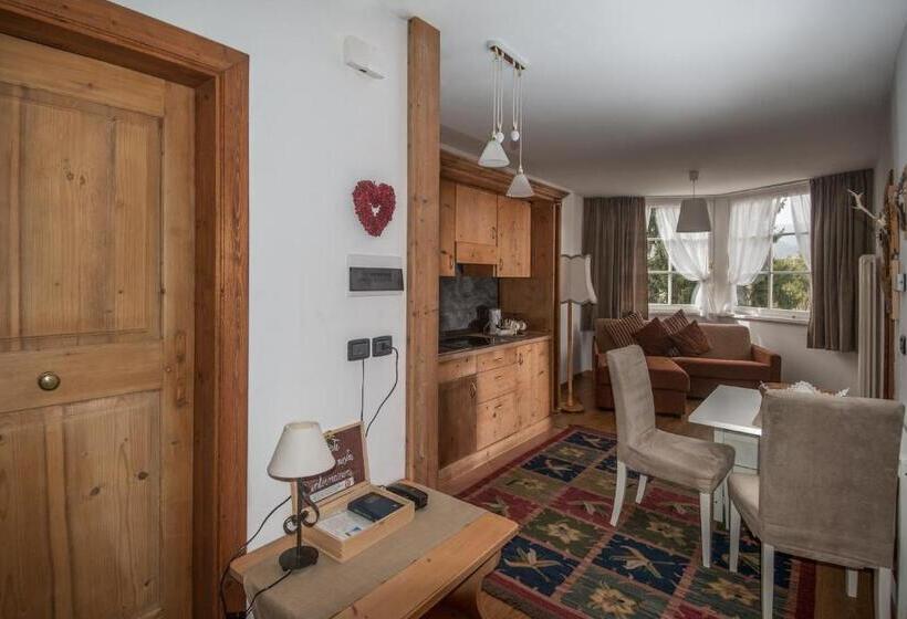 발코니가 있는 2 베드룸 아파트, Garnì Laurino