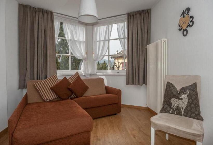 발코니가 있는 2 베드룸 아파트, Garnì Laurino