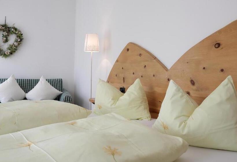 발코니가 있는 2 베드룸 아파트, Garnì Laurino