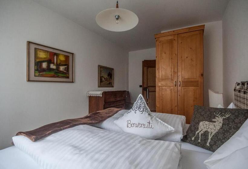 발코니가 있는 2 베드룸 아파트, Garnì Laurino