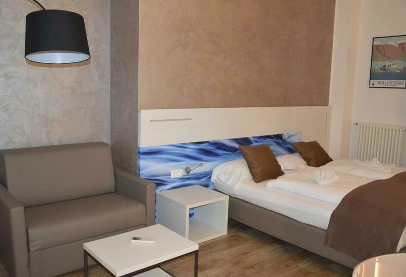 غرفة قياسية مطلّة علي حمام السباحة, Garni Selene