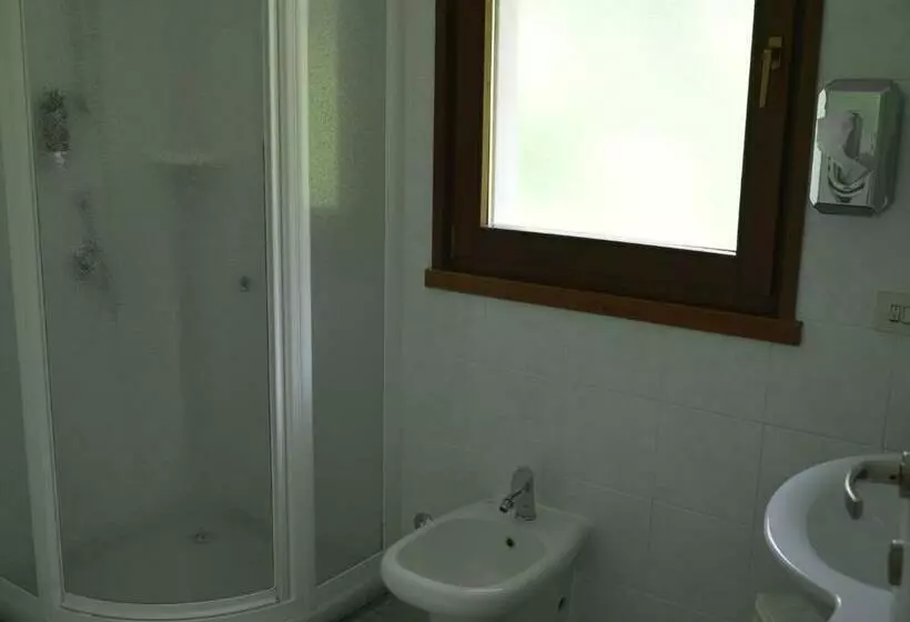اتاق استاندارد با چشمانداز استخر, Garni Selene
