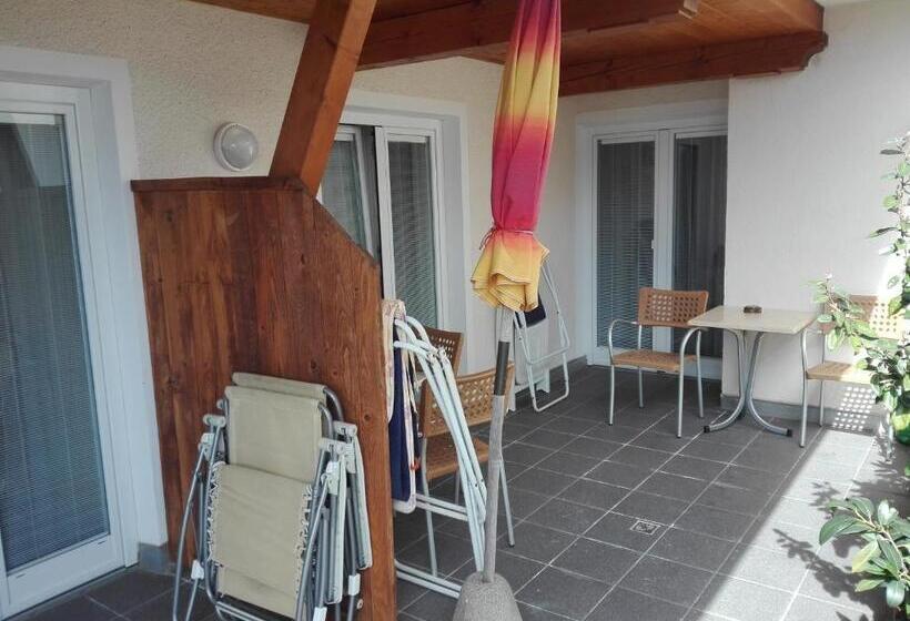 מיטה בחדר משותף, Haselried