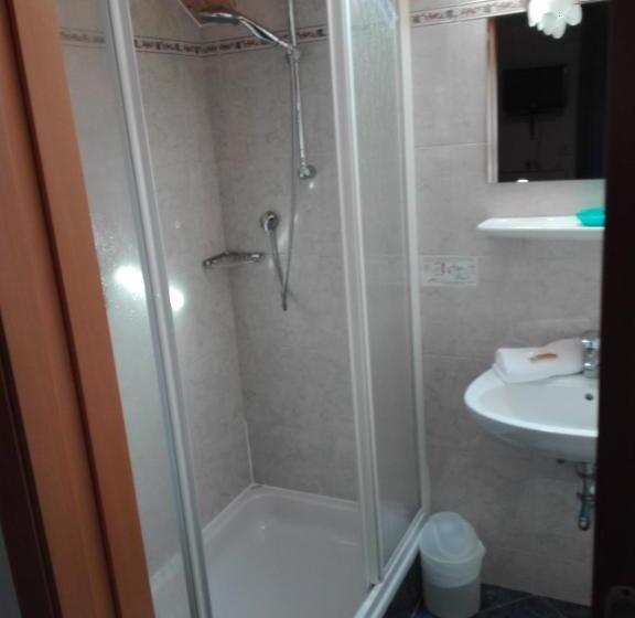 מיטה בחדר משותף, Haselried