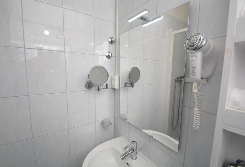 Deluxe Családi Szoba, Olympia