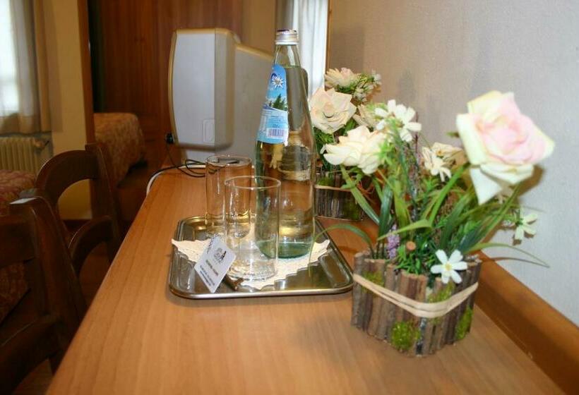 חדר סטנדרט לשלושה, Orsa Maggiore