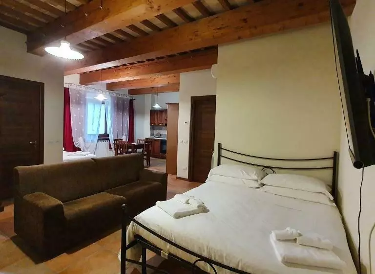 استودیو خانوادگی, Pietra Maula Agriturismo
