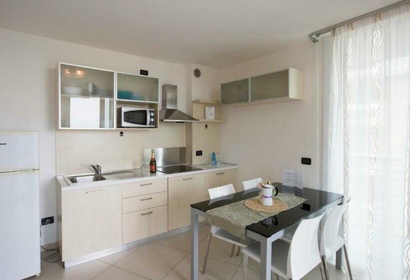 Люкс, Residence Aprilia