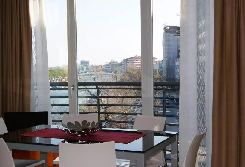 Huoneisto 2 Makuuhuonetta, Residence Aprilia