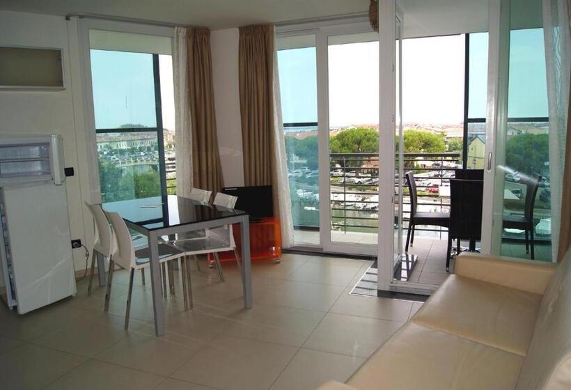 Suite with lake view, Residence Aprilia
