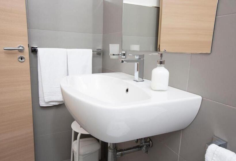 استودیوی استاندارد, Selenite