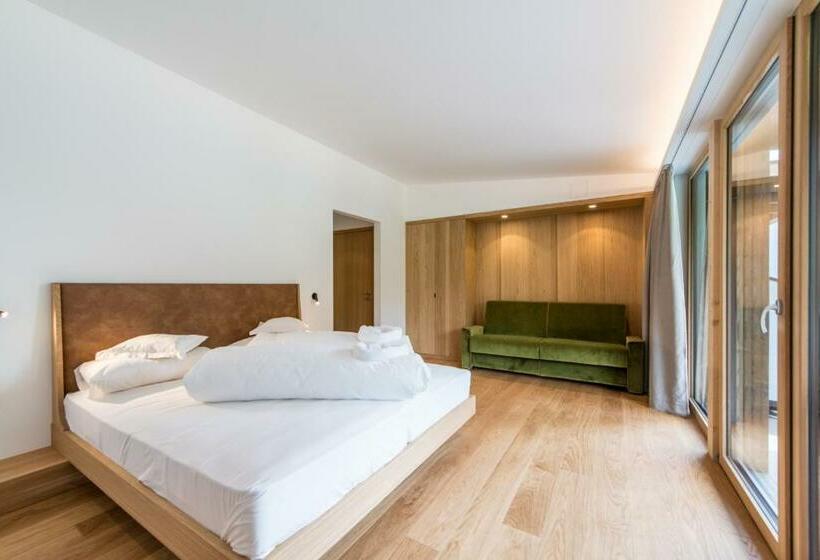 高级大房间, Taufers