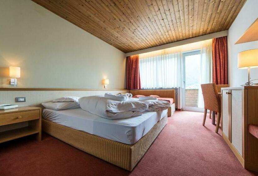 标准间带山景, Taufers