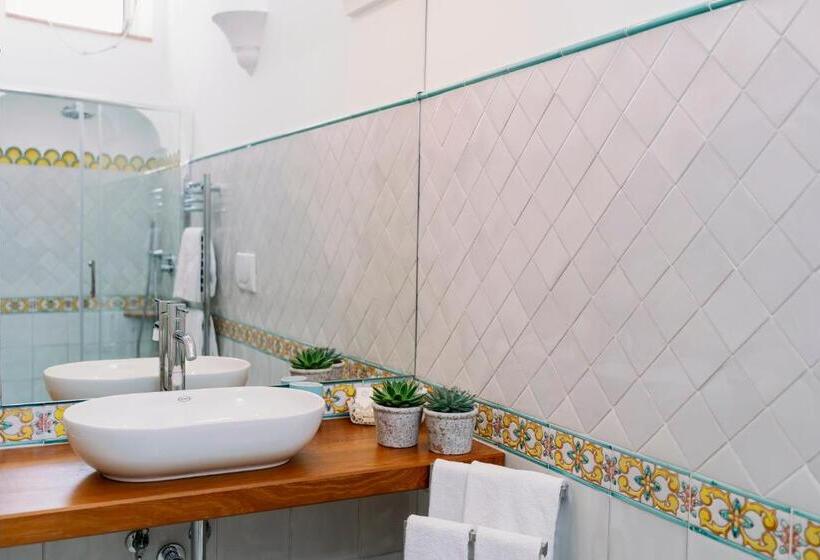 标准间侧面带海景, Villa Mary Suites