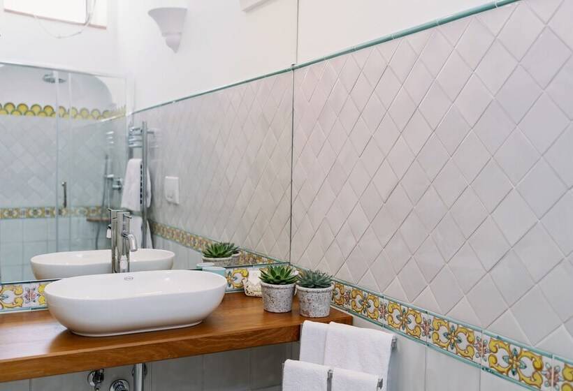 Номер Стандарт Боковой Вид на Море, Villa Mary Suites