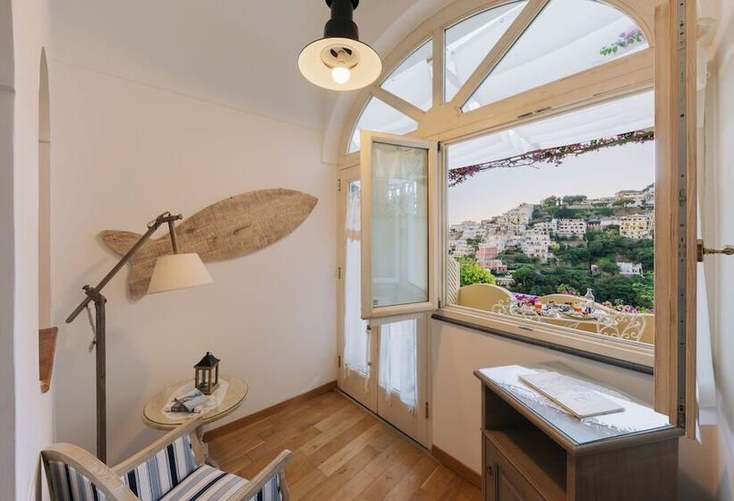 小型套房侧面可观海景, Villa Mary Suites