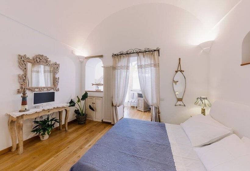 小型套房侧面可观海景, Villa Mary Suites